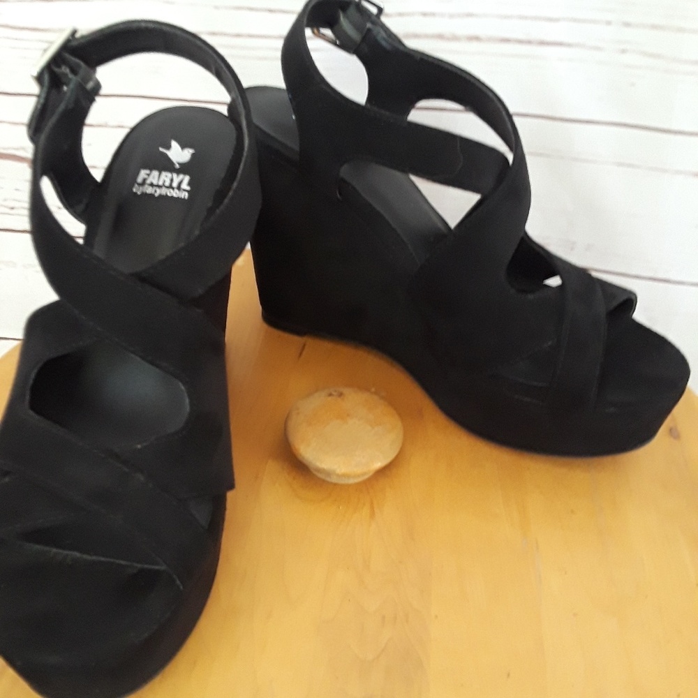 Faryl Robin• Faryl Black wedges. Size 7